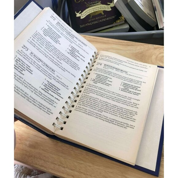 365 All-American Favorites by Sarah Reynolds - Picture 3 of 4